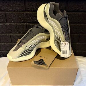 Adidas Yeezy 700 V3 "Fade Salt" ID1674 M 8.5 W 9.5